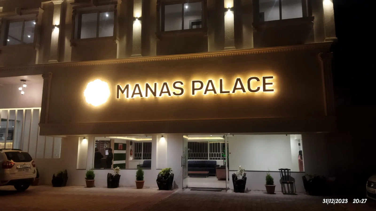 Hotel Manas Palace by the lake at night