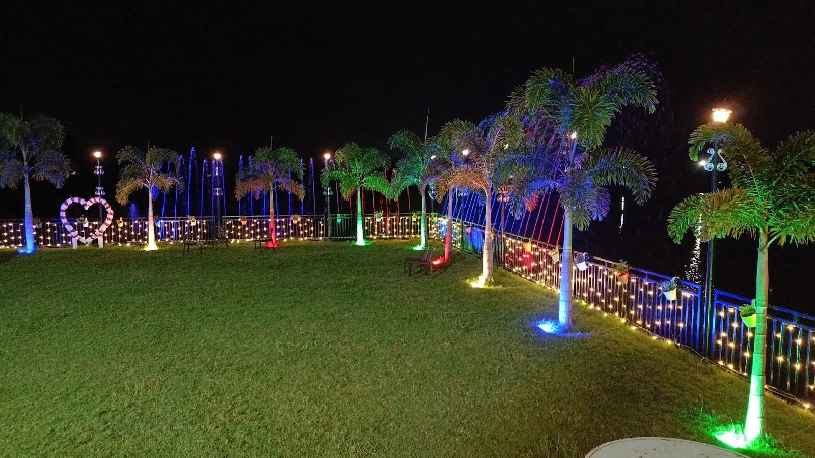 The lakeside lawn of Hotel Manas Palace